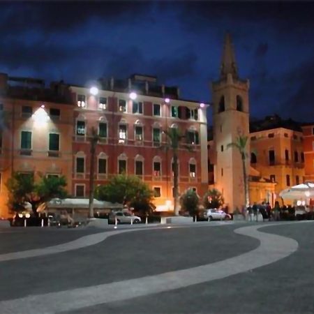 Affittacamere "In Piazzetta Da Vasco" Lerici Exterior photo